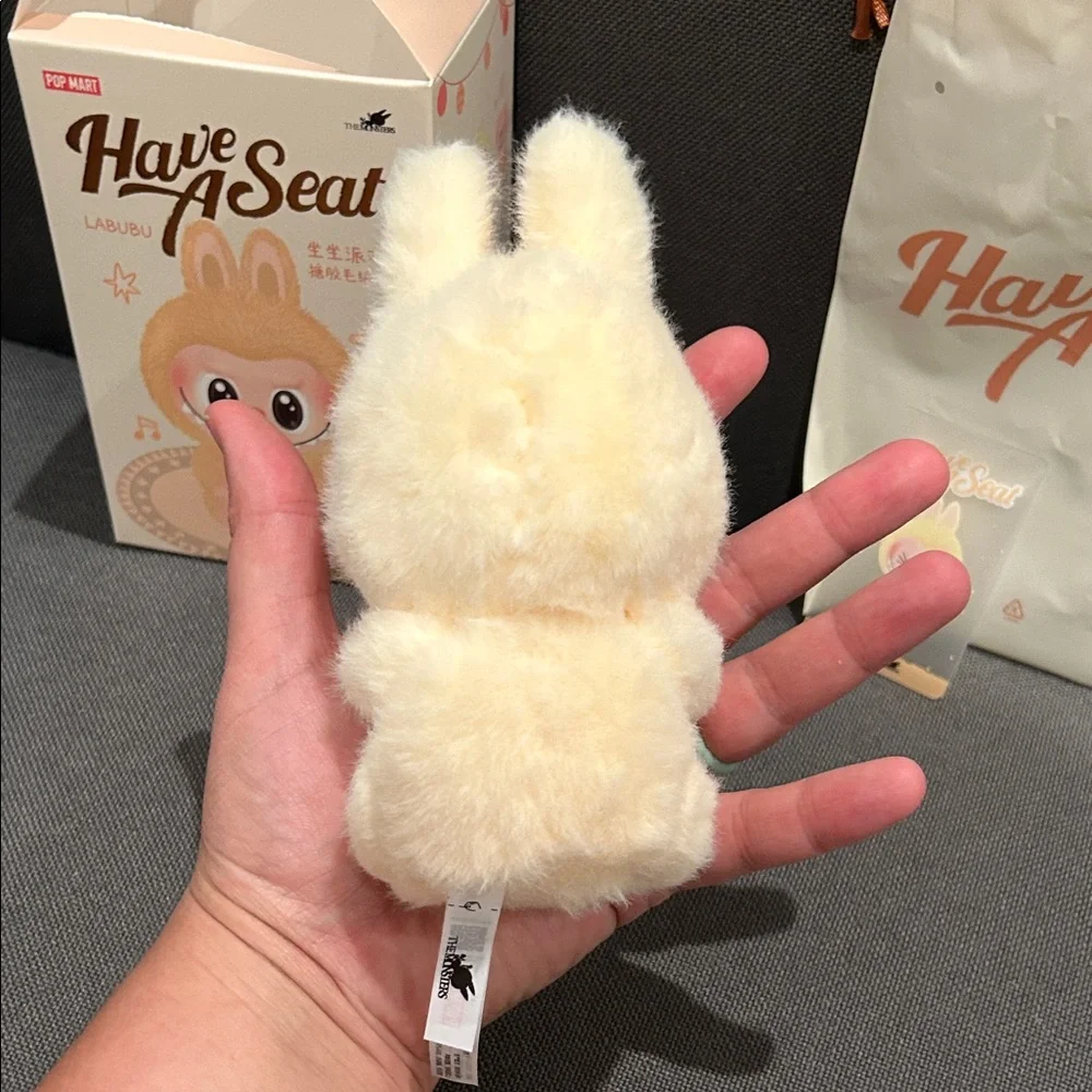 Labubu Have A Seat Sisi - Picture 4 of 7